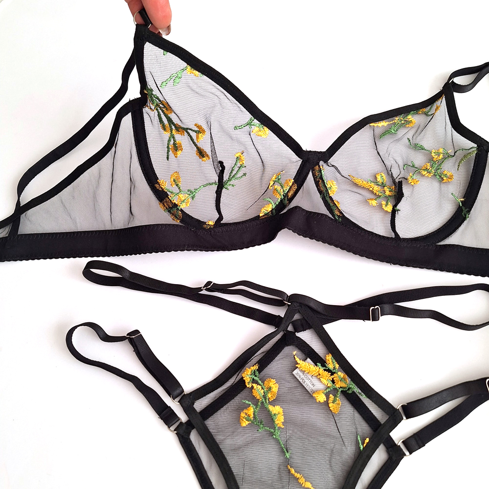 ست سوتین شورت گلدوزی